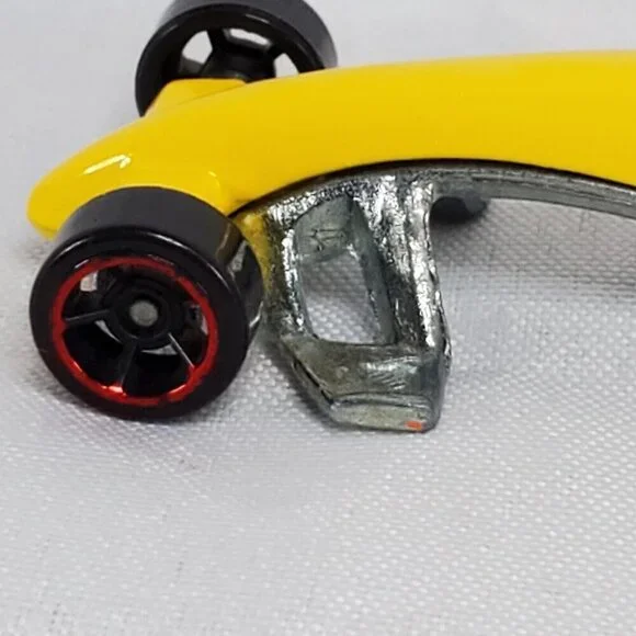 Mattel Hot Wheels Red Line 2009 World Racer Greased Lightnin Yellow, Thailand - Picture 7 of 16